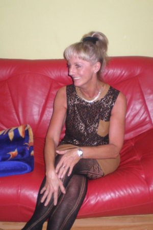 Nu sans retenue Lida - rencontre-Naturiste-Villeneuve-d'Ascq