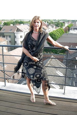 Un petit verre et pourquoi pas plus ? Nina - rencontre-Teen-Dijon