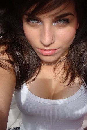 Pas de fioritures ni de fakes Lia - rencontre-Teen-Pantin